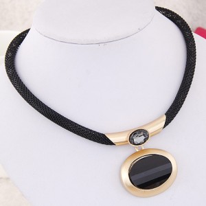 Graceful Oval Gem Pendant Alloy Fashion Necklace - Golden
