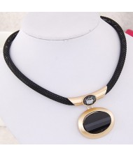 Graceful Oval Gem Pendant Alloy Fashion Necklace - Golden