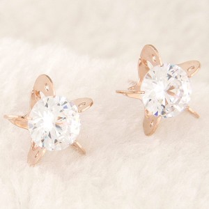Cubic Zirconia Embedded Sweet Flower Design Ear Studs - Golden