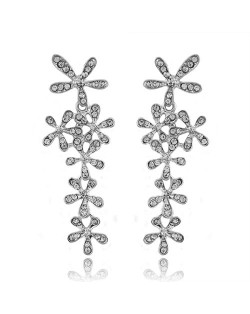 Delux Rhinestone Inlaid Flowers Cluster Design Fashion Ear Studs - Silver