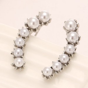 Pearls Inlaid Peasecod Shape Fashion Ear Studs - Silver