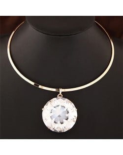 Beaming Giant Glass Gem Pendant Queen Fashion Alloy Necklet - Golden