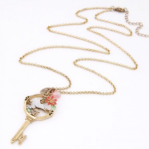 Flower Decorated and Magpie Inlaid Vintage Hollow Key Fashion Necklace
