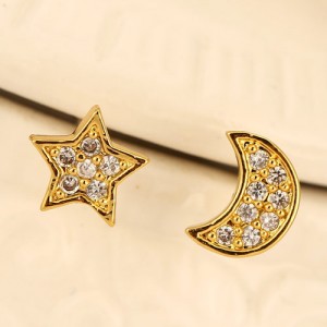 Sweet Cubic Zirconia Inlaid Asymmetric Moon and Star Design Fashion Earrings - Golden