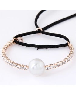 Single Big Pearl and Czech Rhinestone Embellished with Cube Pendant and Rope Bowknot Fashion Bracelet - Black