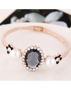 Rhinestone Inlaid Twin Pearls with Cute Flowers Design Golden Fashion Bangle - Gray