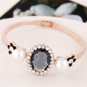 Rhinestone Inlaid Twin Pearls with Cute Flowers Design Golden Fashion Bangle - Gray