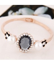 Rhinestone Inlaid Twin Pearls with Cute Flowers Design Golden Fashion Bangle - Gray