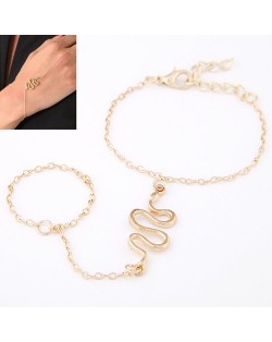 Snake Inspired Golden Finger Chain Linked Fashion Bracelet