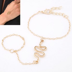 Snake Inspired Golden Finger Chain Linked Fashion Bracelet