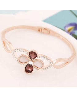 Czech Rhinestone Inlaid Delicate Four-leaves Clover Golden Alloy Bangle - Brown