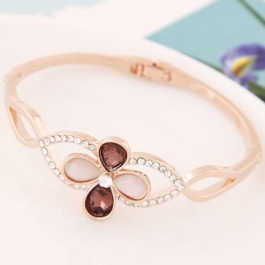 Czech Rhinestone Inlaid Delicate Four-leaves Clover Golden Alloy Bangle - Brown
