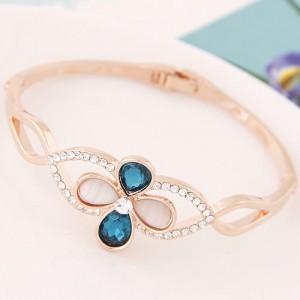 Czech Rhinestone Inlaid Delicate Four-leaves Clover Golden Alloy Bangle - Blue