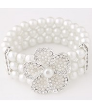 Graceful Flower Decorated Pearl Fashion Bracelet