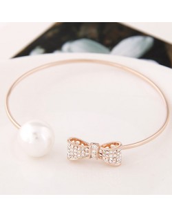 Korean Style Rhinestones Inlaid Bowknot and Single Big Pearl Fashion Bangle - Golden
