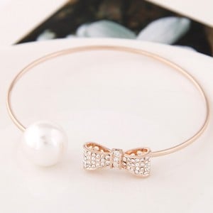 Korean Style Rhinestones Inlaid Bowknot and Single Big Pearl Fashion Bangle - Golden