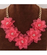 Dimensional Summer Graceful Flowers Cluster Design Fashion Necklace - Rose