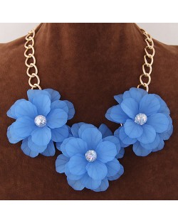 Graceful Triple Flowers Design Statement Fashion Necklace - Blue