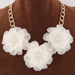 Graceful Triple Flowers Design Statement Fashion Necklace - White