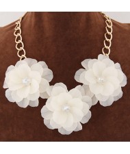 Graceful Triple Flowers Design Statement Fashion Necklace - White