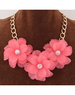 Graceful Triple Flowers Design Statement Fashion Necklace - Pink