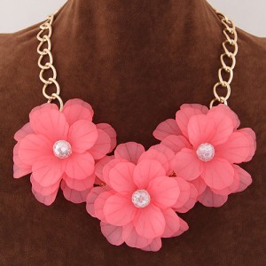 Graceful Triple Flowers Design Statement Fashion Necklace - Pink