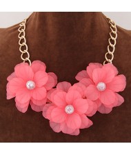 Graceful Triple Flowers Design Statement Fashion Necklace - Pink