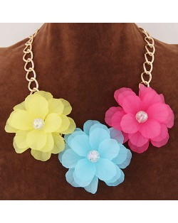 Graceful Triple Flowers Design Statement Fashion Necklace - Multicolor