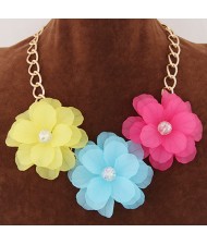 Graceful Triple Flowers Design Statement Fashion Necklace - Multicolor